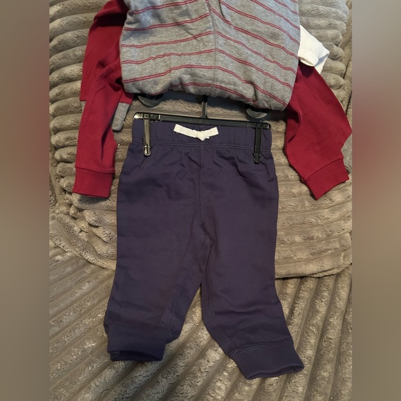 Carter’s size 9 months 4 piece set - Picture 4 of 4